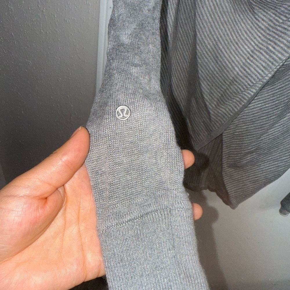 Lululemon latest Iconic Sweater exclusive Wrap size 6 - Picture 5 of 12